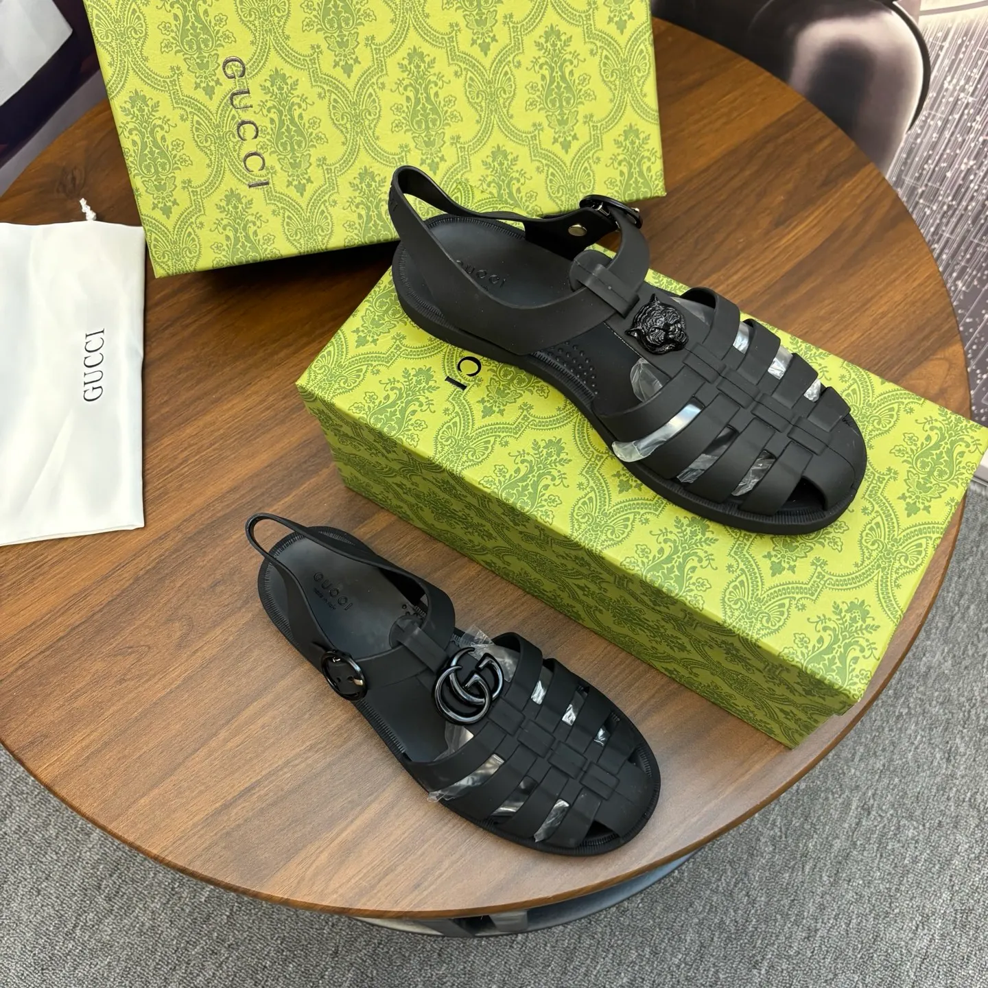 Men's shoes 260💰 [Gucci] Counter quality, top-quality original goods, real photos! Original TPU material, fine workmanship, comfortable; genuine 1:1 replica Size: 36 ~ 46